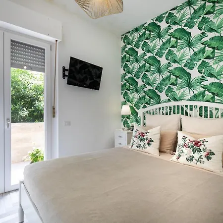 Leo's Aparment *