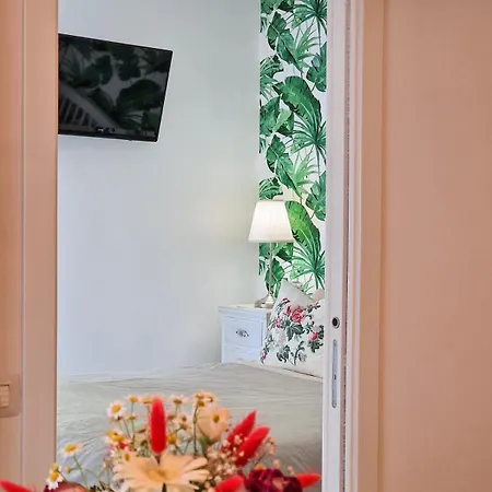 Leo's Aparment *