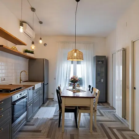 Leo's Aparment