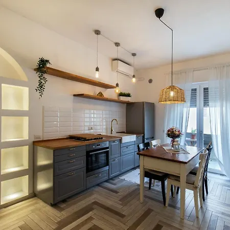 Leo's Aparment *