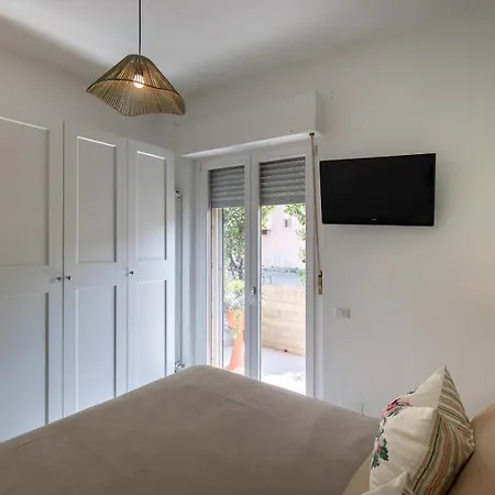 Leo's Aparment Apartment *
